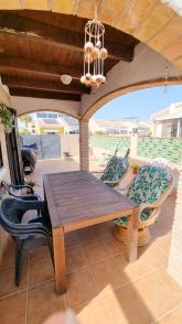 1 level 2 bed 1 bath villa with community pool Torrevieja