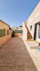 1 level 2 bed 1 bath villa with community pool Torrevieja