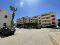 prachtige 2 slaapkamer 2 badkamer begane grond apartement in gesloten urbanisatie met parking en zwembad in Playa flamenca